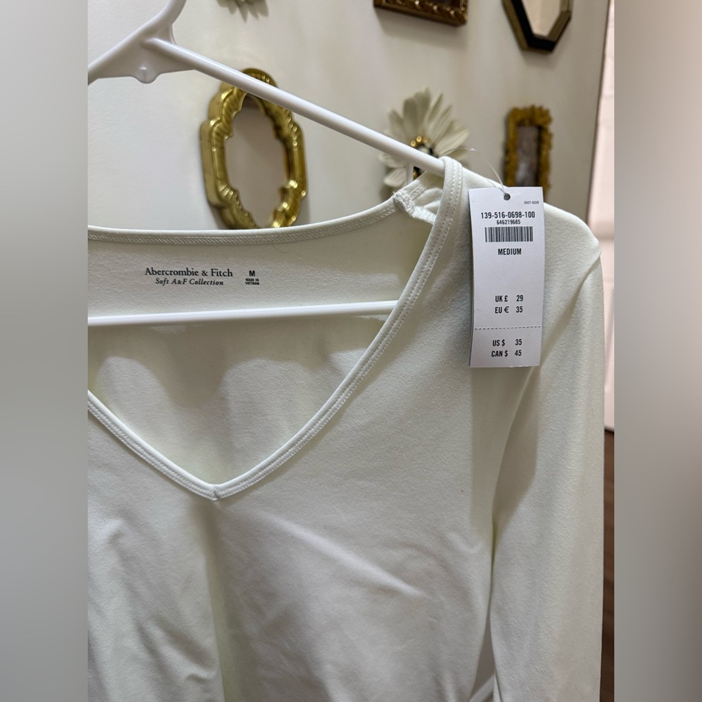 Abercrombie Soft Stretchy White V-Neck Top - Picture 6 of 6